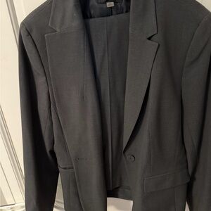 Classic Calvin Klein Gray woman’s suit